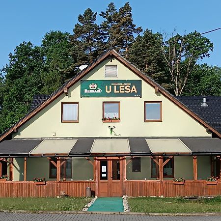 Restaurace A Penzion U Lesa Havirov Exterior photo